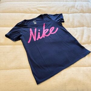 Nike Women’s Scoop Neck T-Shirt Pink Navy L